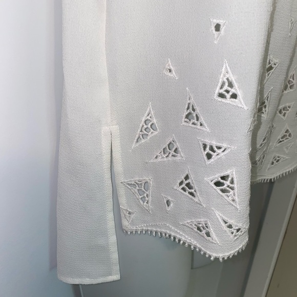 Astr White Sleeveless Top with Lace Detailing - Picture 4 of 7